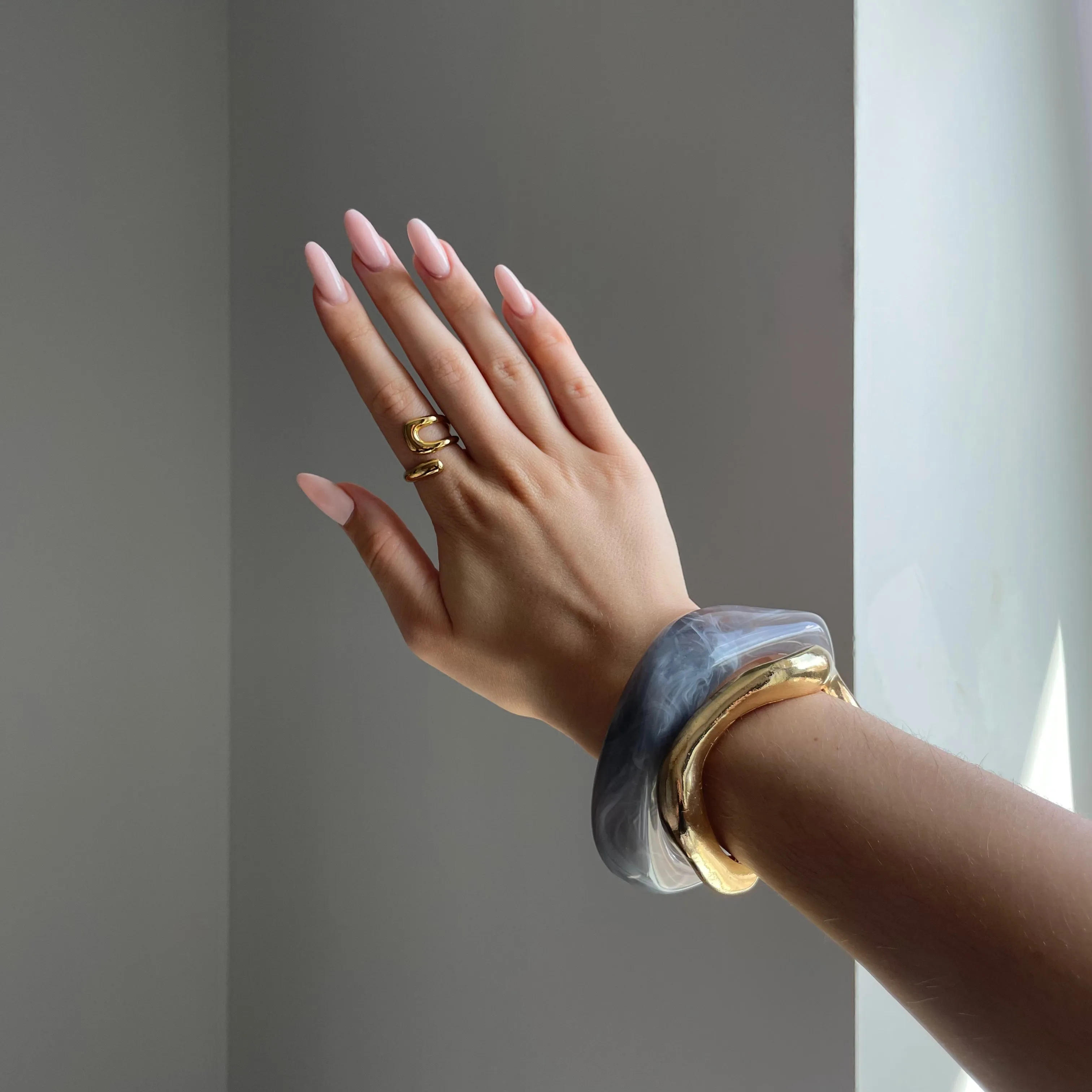 ACRYLIC BANGLE - GRIGIO