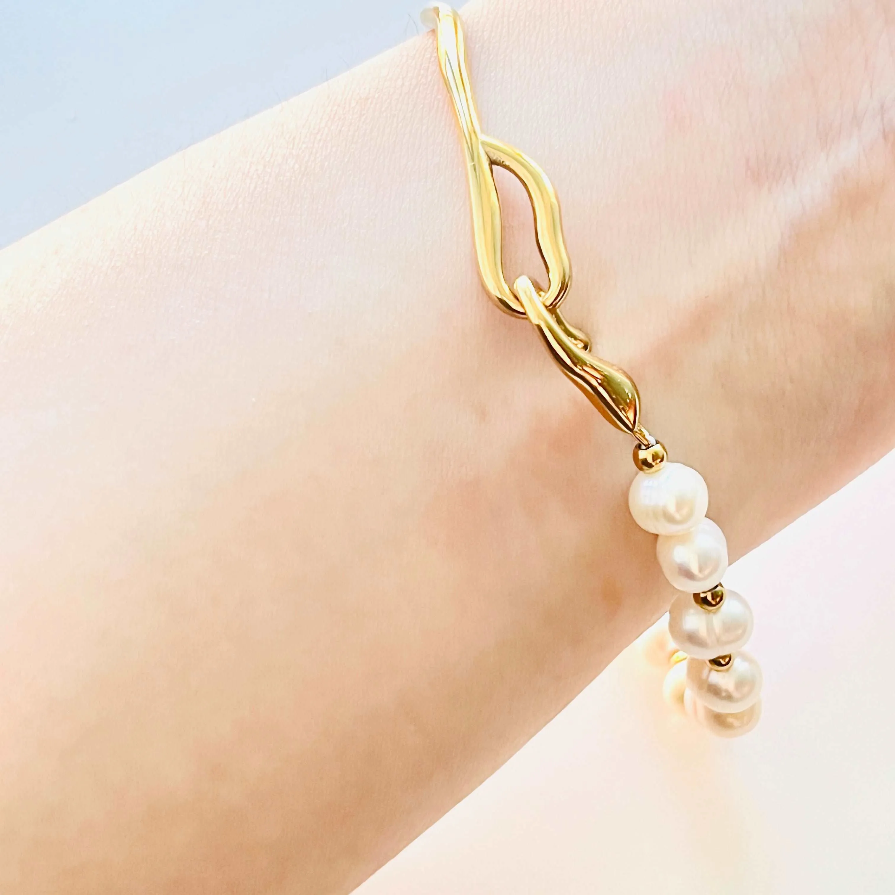 Asymmetric Freshwater Pearl Bracelet