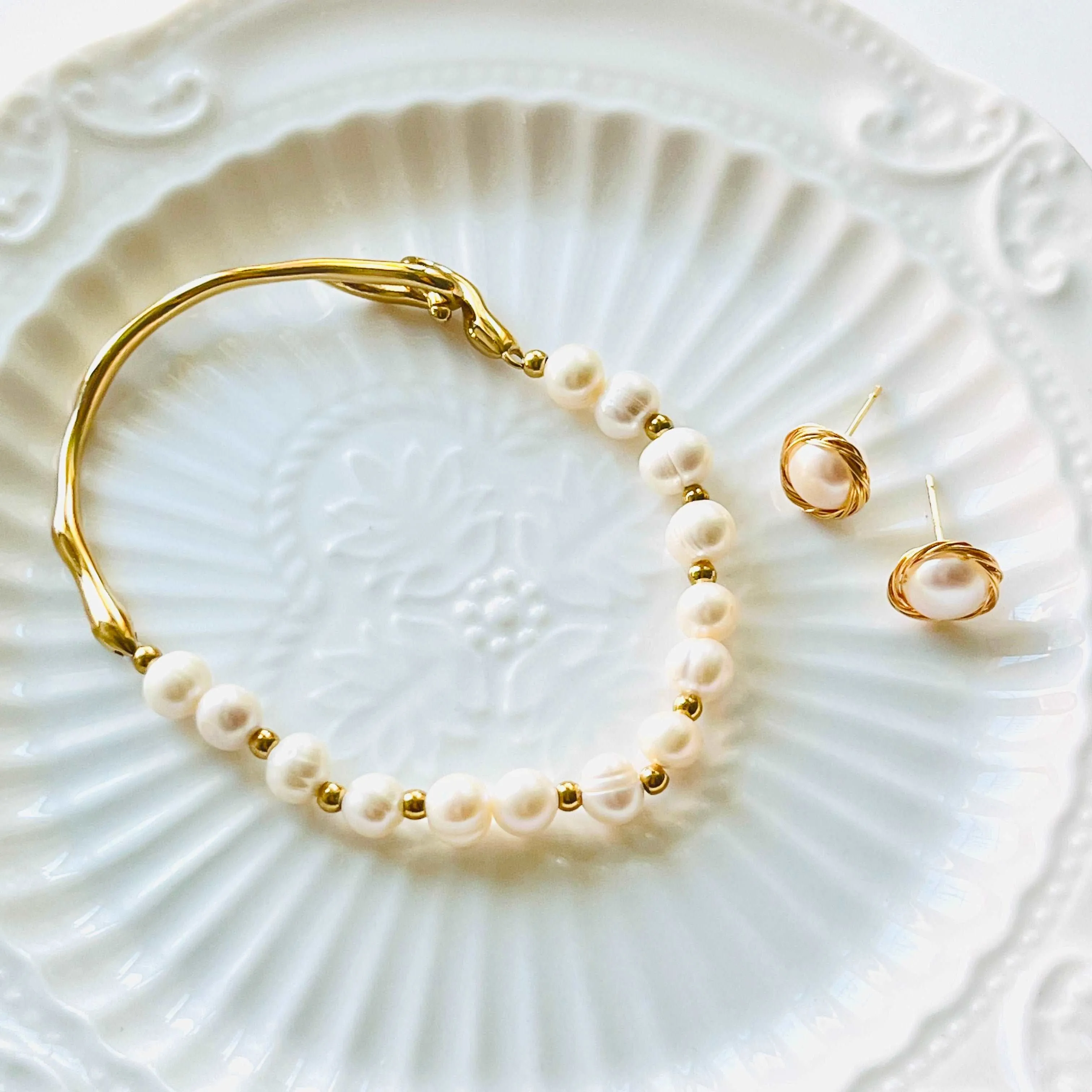 Asymmetric Freshwater Pearl Bracelet