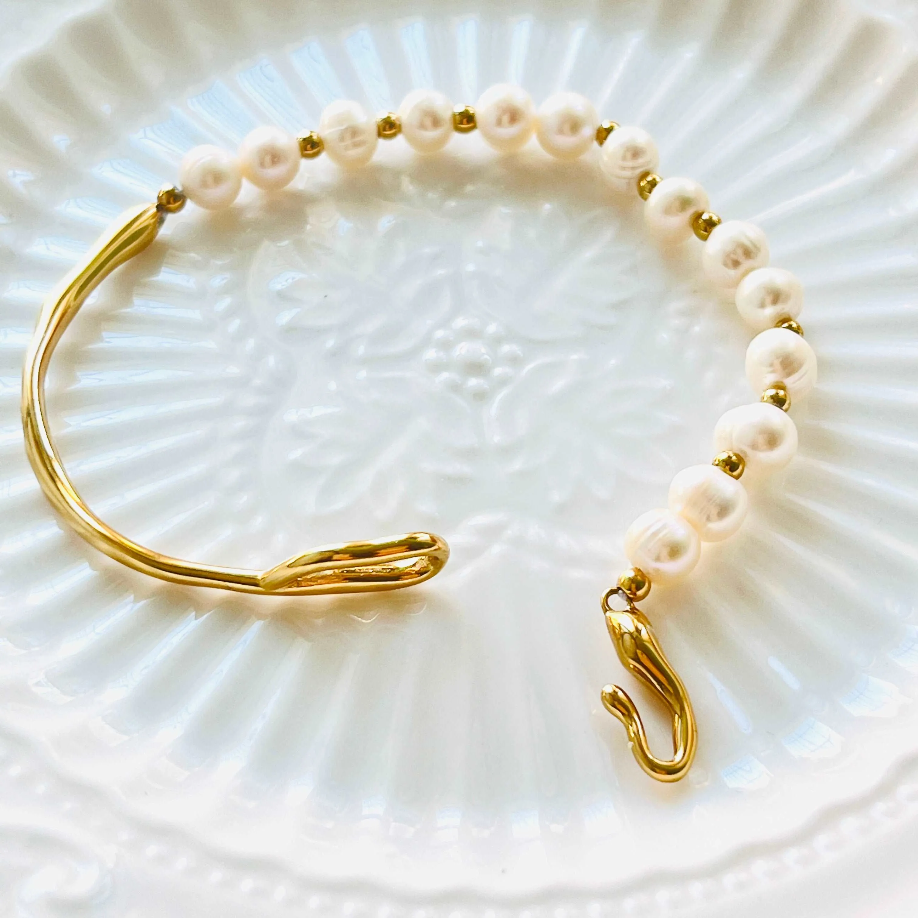 Asymmetric Freshwater Pearl Bracelet