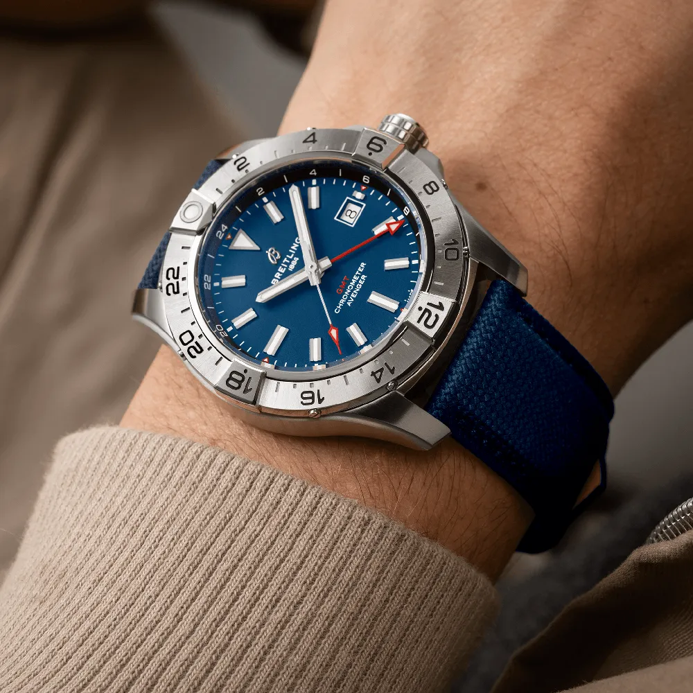 Breitling Avenger GMT 44 A32320101C1X1