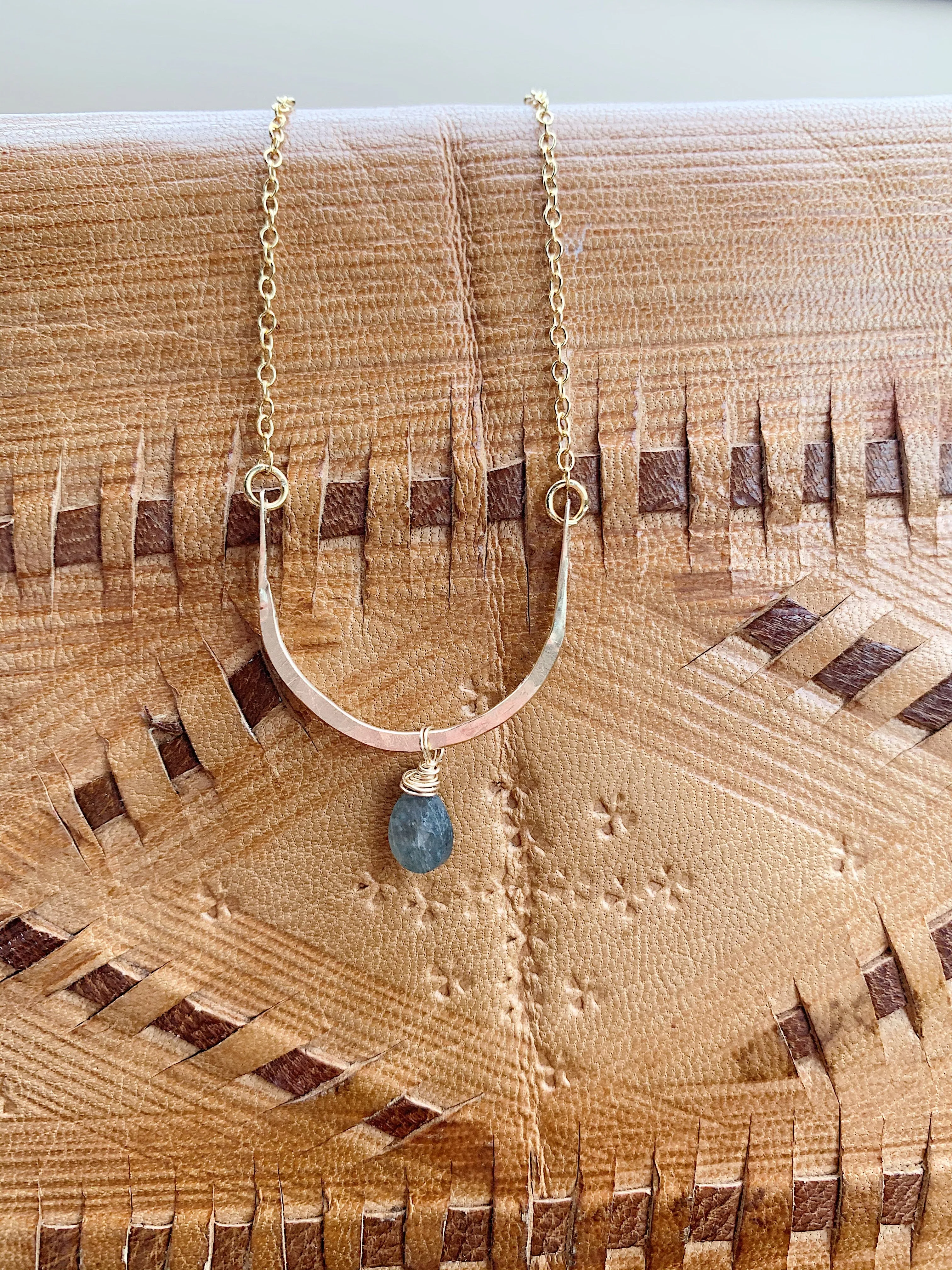 Curve Necklace | Moss Aquamarine