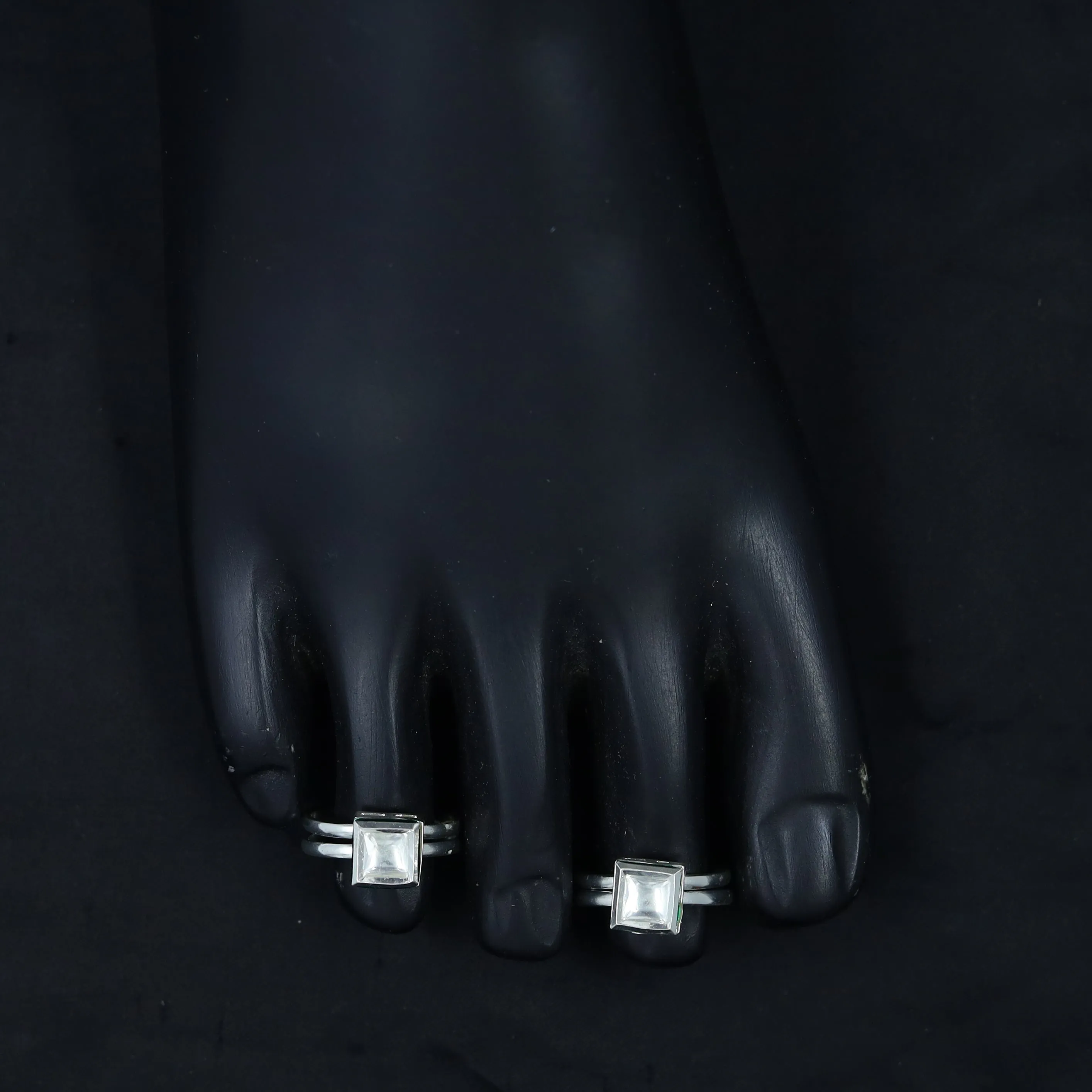 White Toe Ring 7522-0922